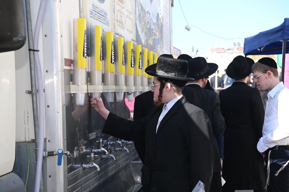 שנה ללא שר התורה זצ"ל: אלפים עלו לציונו | תיעוד