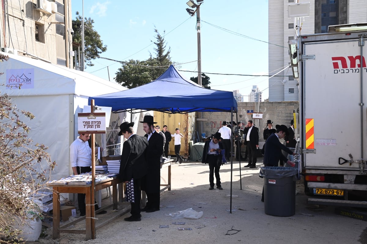 שנה ללא שר התורה זצ"ל: אלפים עלו לציונו | תיעוד