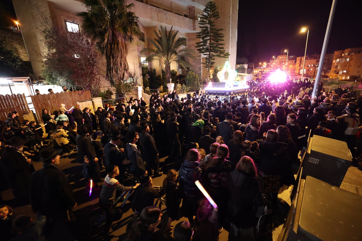 ב"אוצר התורה" חגגו בהכנסת ספר תורה לעילוי נשמת מרן שר התורה | צפו