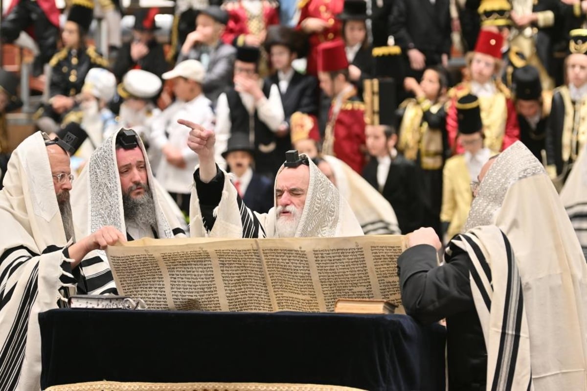 חג הפורים בחצר חסידות ויז'ניץ | תיעוד מסכם