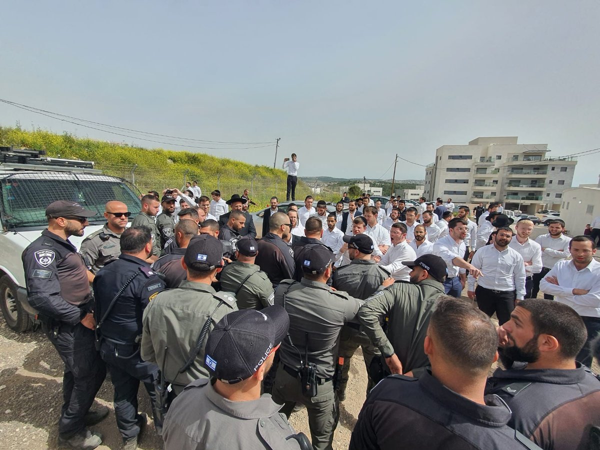 המשטרה פינתה באלימות בית כנסת בחריש; חרדי נעצר