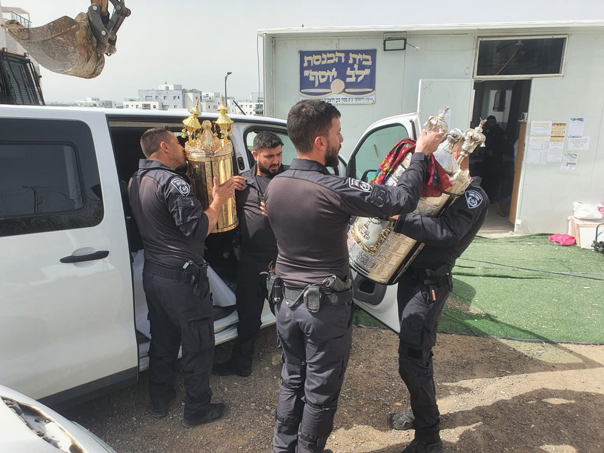 המשטרה פינתה באלימות בית כנסת בחריש; חרדי נעצר