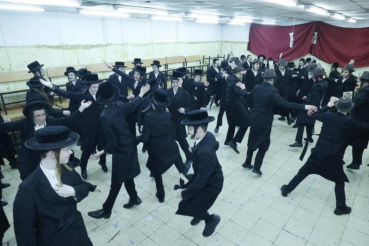 חג הפורים בחסידות דושינסקיא | תיעוד מיוחד