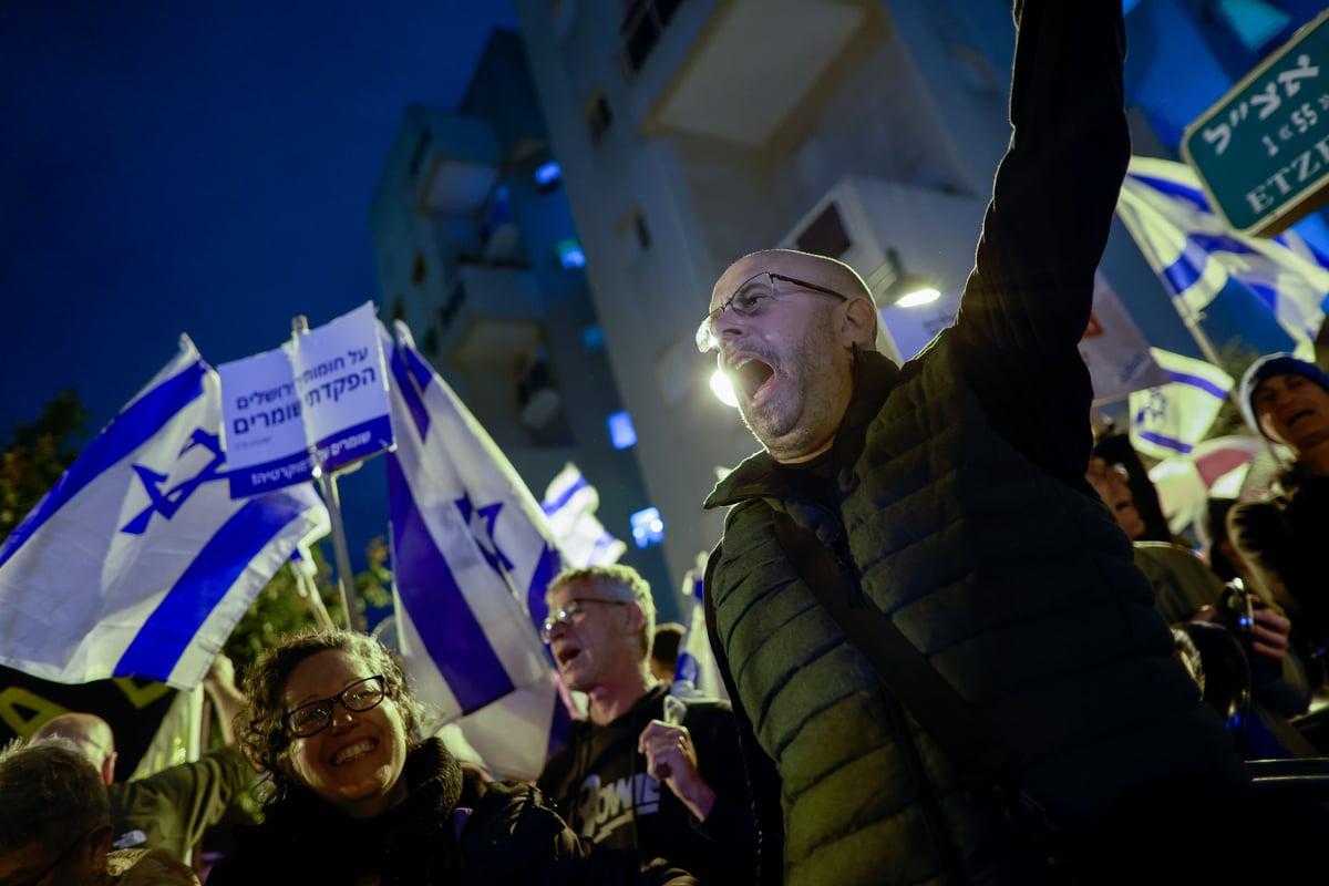 ההפגנה הסוערת נגד ח"כ משה גפני בבני ברק | תיעוד מסכם