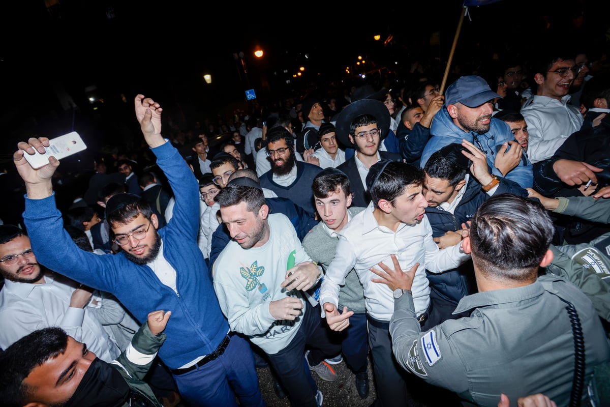 ההפגנה הסוערת נגד ח"כ משה גפני בבני ברק | תיעוד מסכם