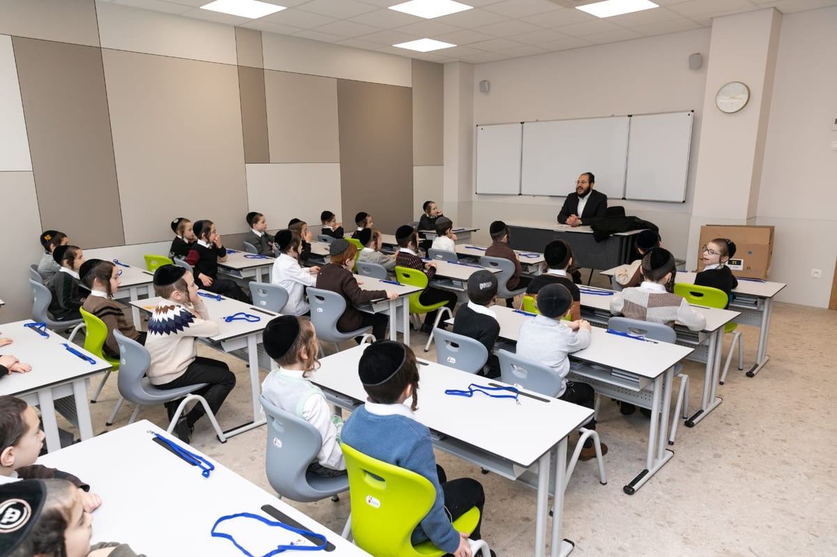 תחת אבטחה משטרתית כבדה: מאות תשב"ר חנכו את החיידר המפואר