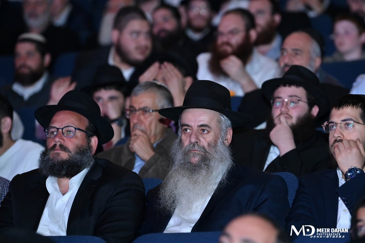 צפו: כך נחגג גיליון ה-2000 של עיתון 'כפר חב"ד'