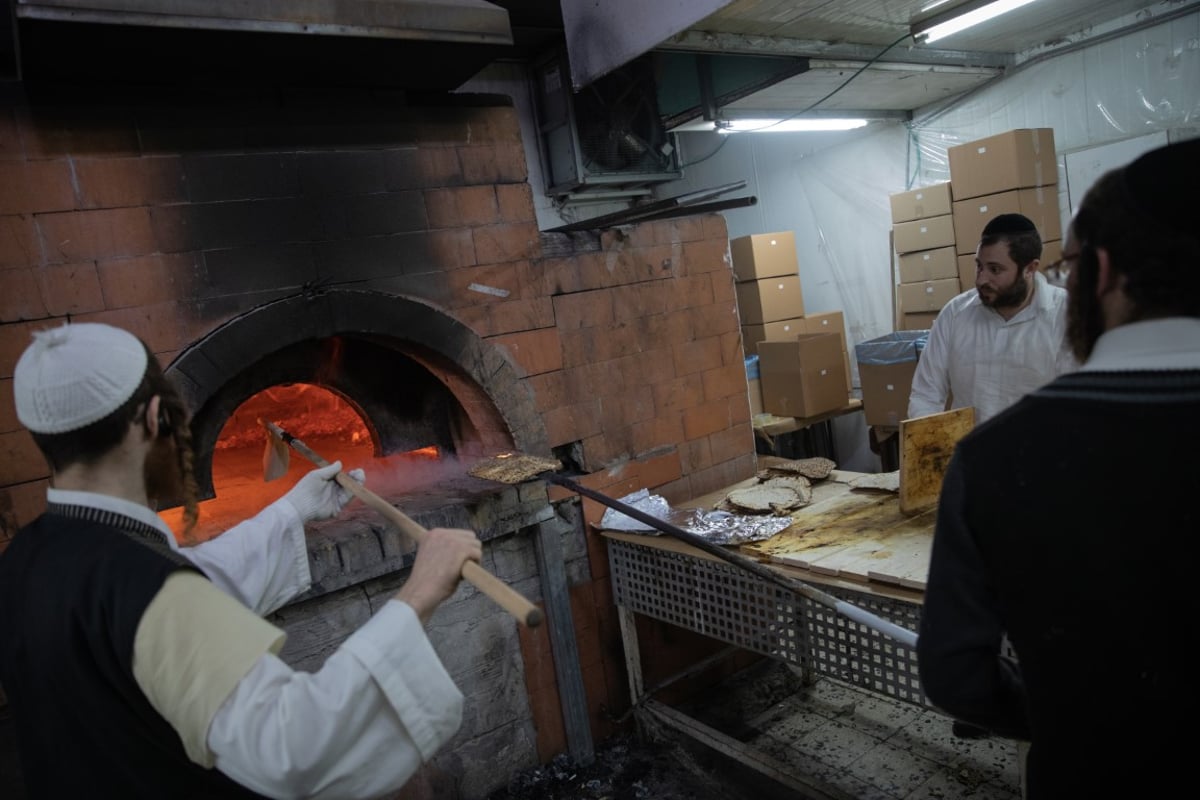 רידוד, לישה, חירור: תיעוד מרהיב ממאפיית המצות בירושלים