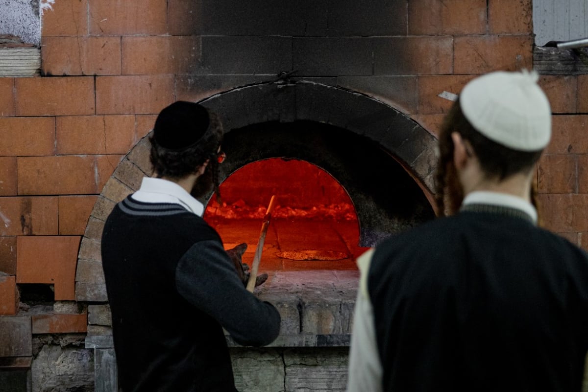 רידוד, לישה, חירור: תיעוד מרהיב ממאפיית המצות בירושלים