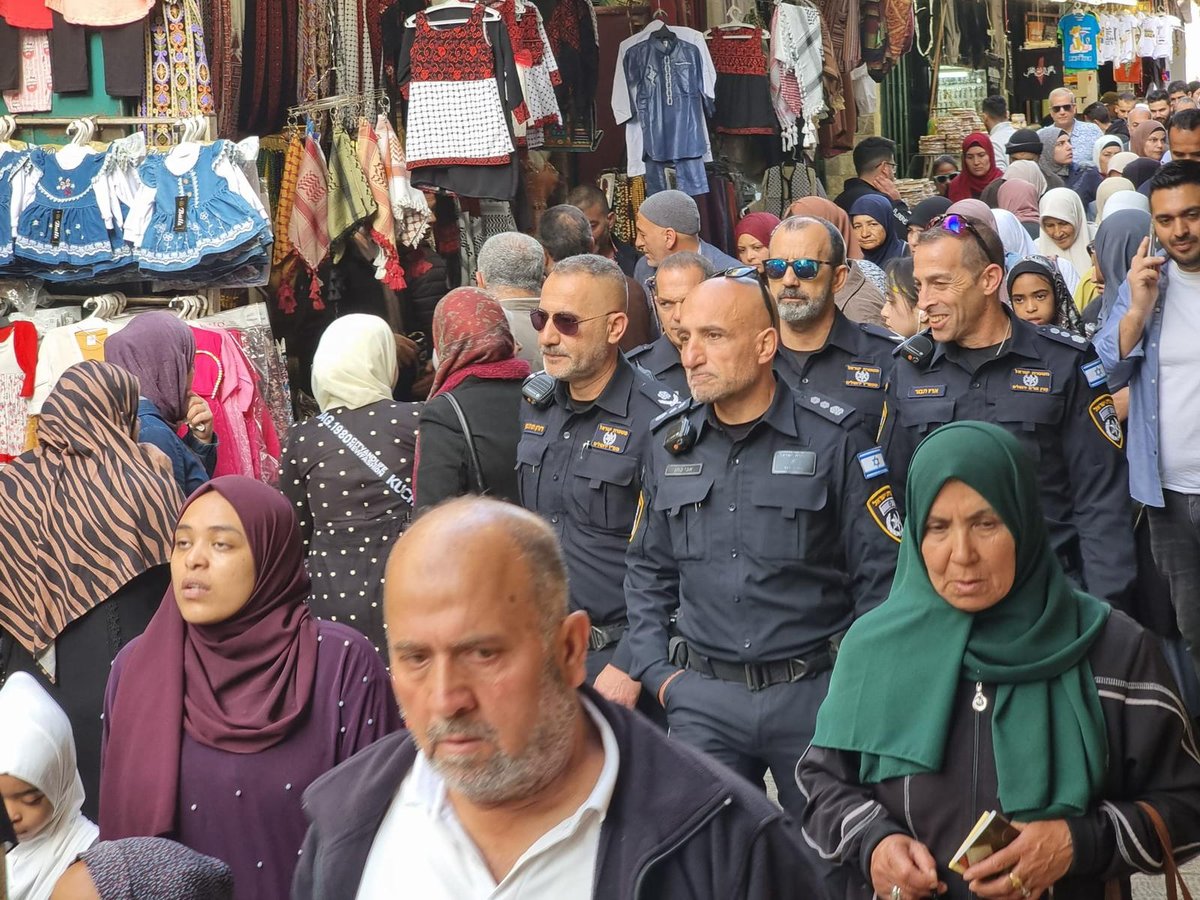 בהילוך מהיר: תיעוד מהמזל"ט המשטרתי מההמונים בהר הבית