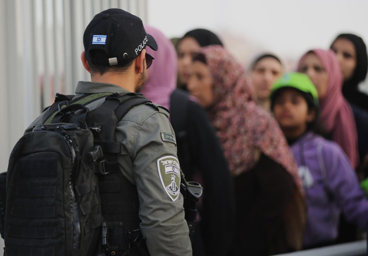 בהילוך מהיר: תיעוד מהמזל"ט המשטרתי מההמונים בהר הבית