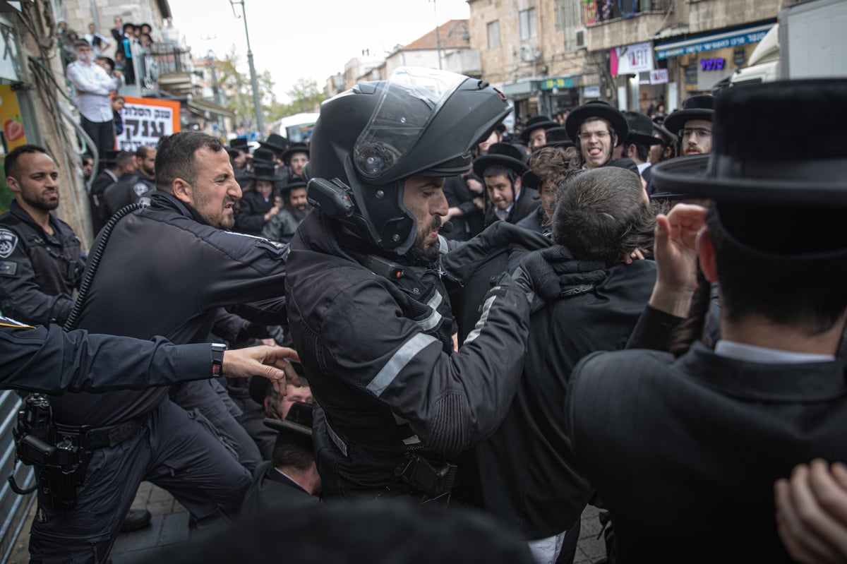 תיעוד ממחאת הענק נגד חנות הסלולר: כאלף מפגינים מחו