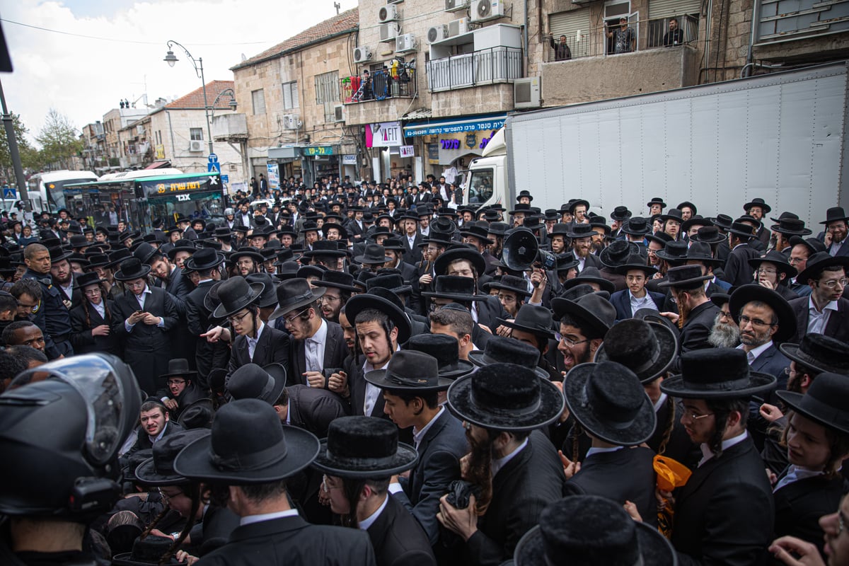 תיעוד ממחאת הענק נגד חנות הסלולר: כאלף מפגינים מחו