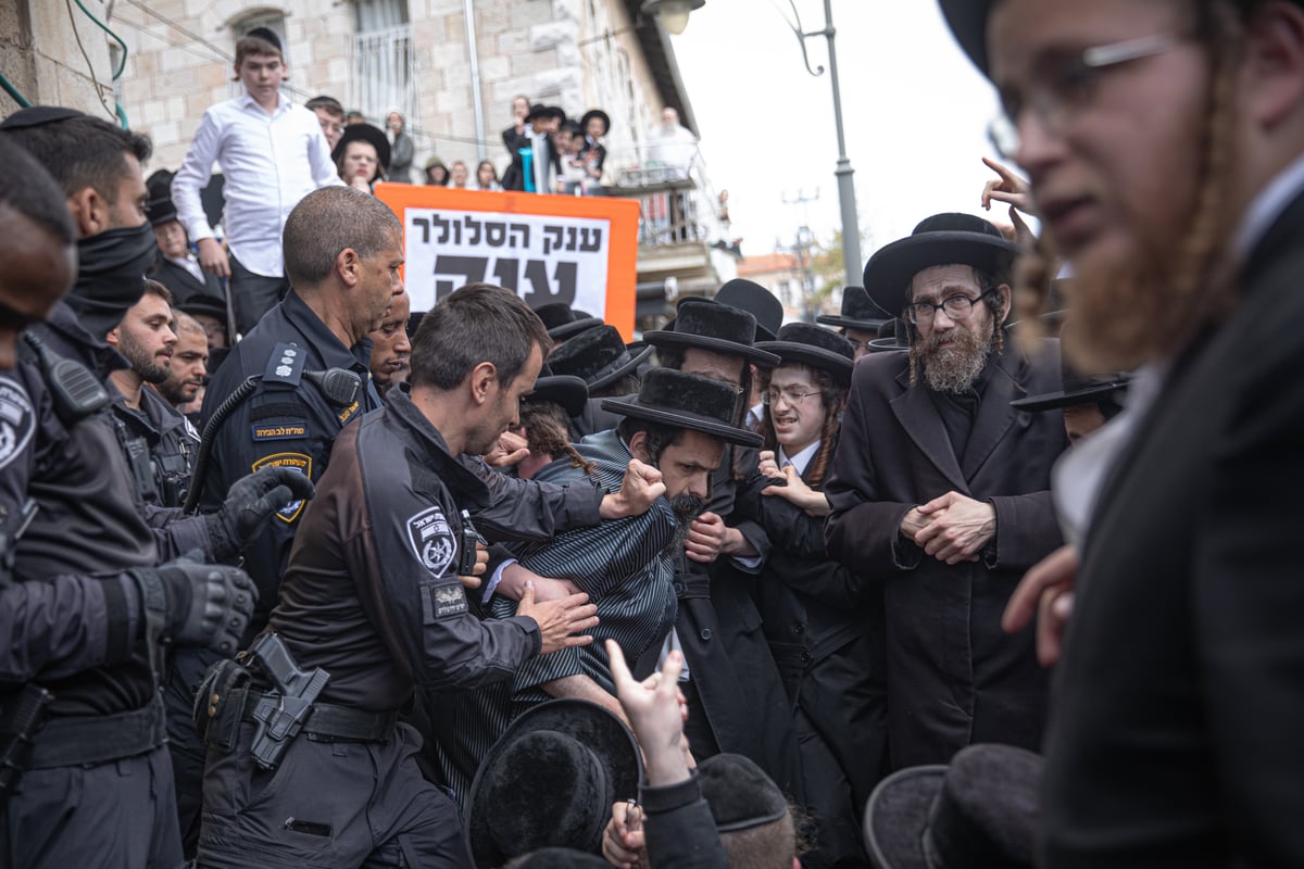 תיעוד ממחאת הענק נגד חנות הסלולר: כאלף מפגינים מחו