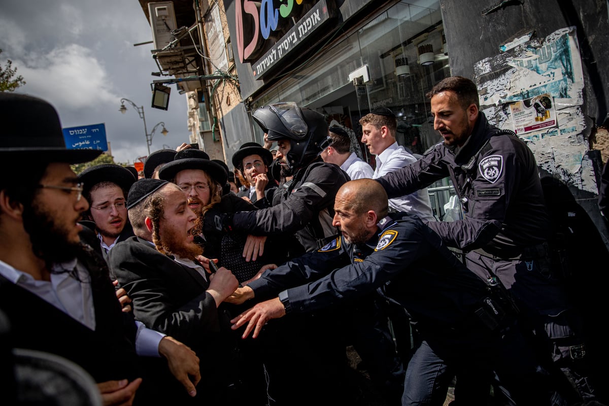 תיעוד ממחאת הענק נגד חנות הסלולר: כאלף מפגינים מחו