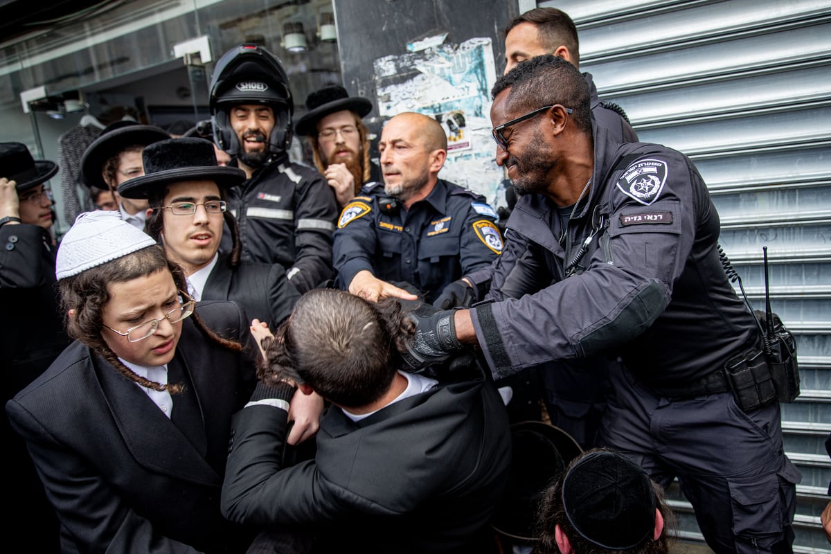 תיעוד ממחאת הענק נגד חנות הסלולר: כאלף מפגינים מחו