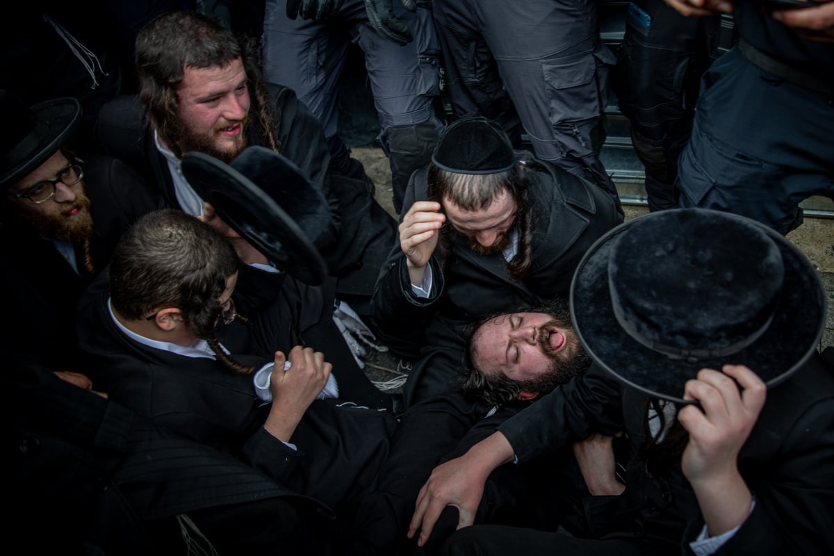 תיעוד ממחאת הענק נגד חנות הסלולר: כאלף מפגינים מחו