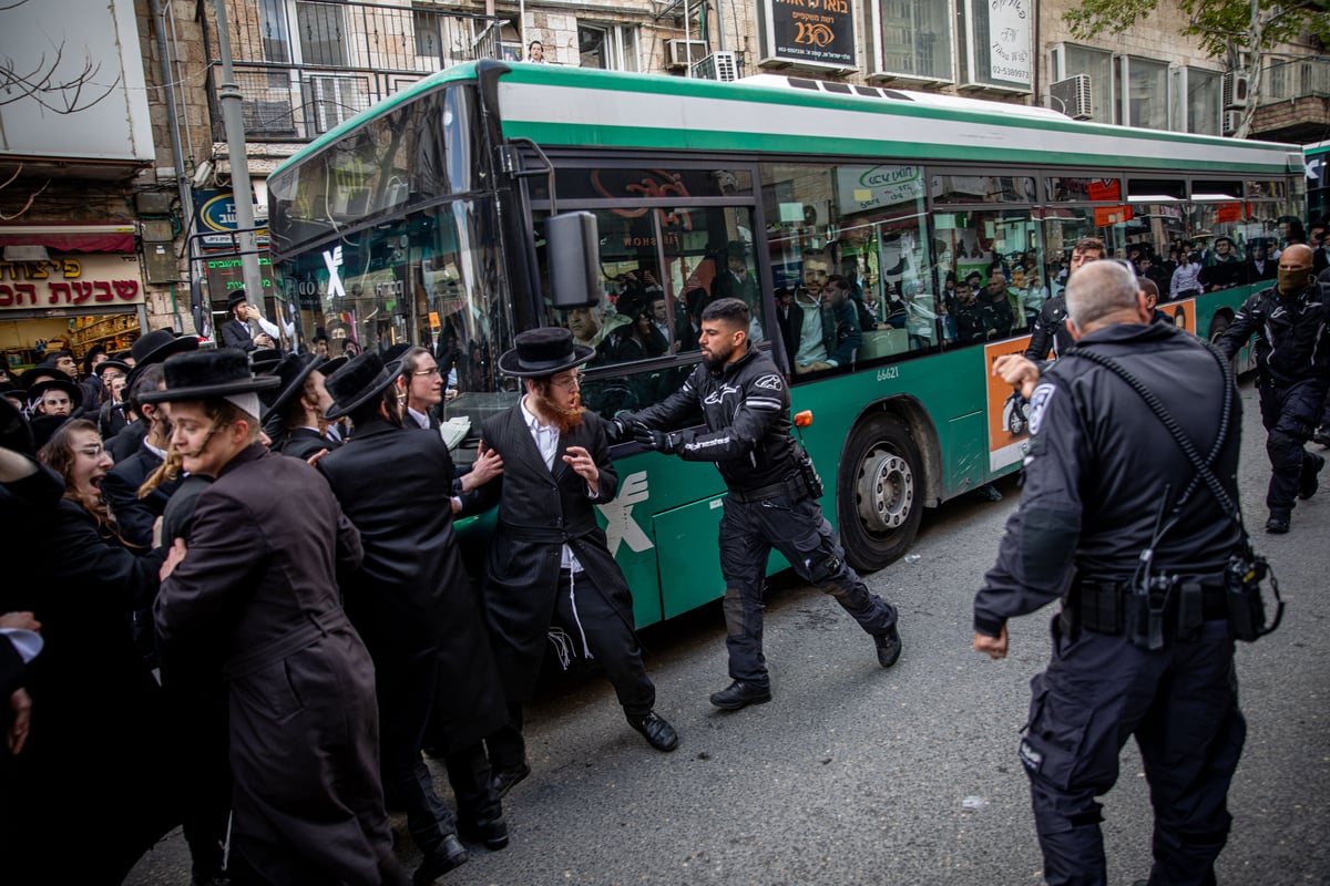 תיעוד ממחאת הענק נגד חנות הסלולר: כאלף מפגינים מחו