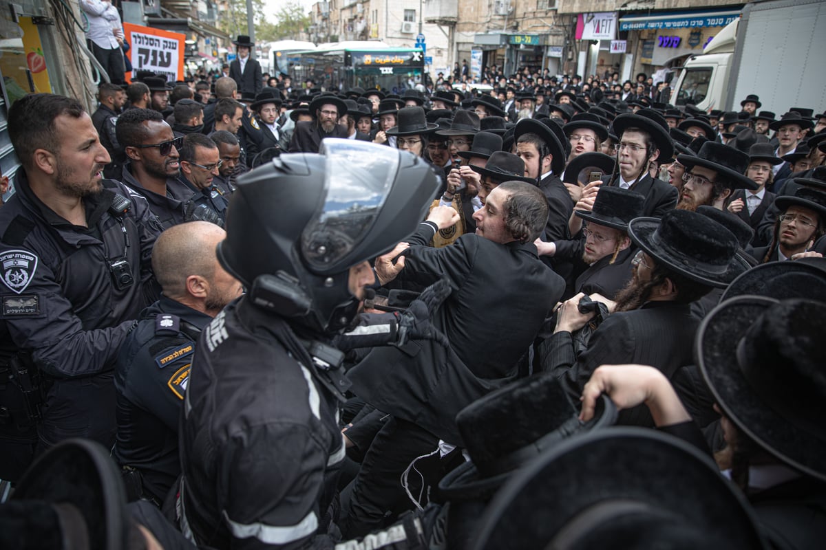 תיעוד ממחאת הענק נגד חנות הסלולר: כאלף מפגינים מחו