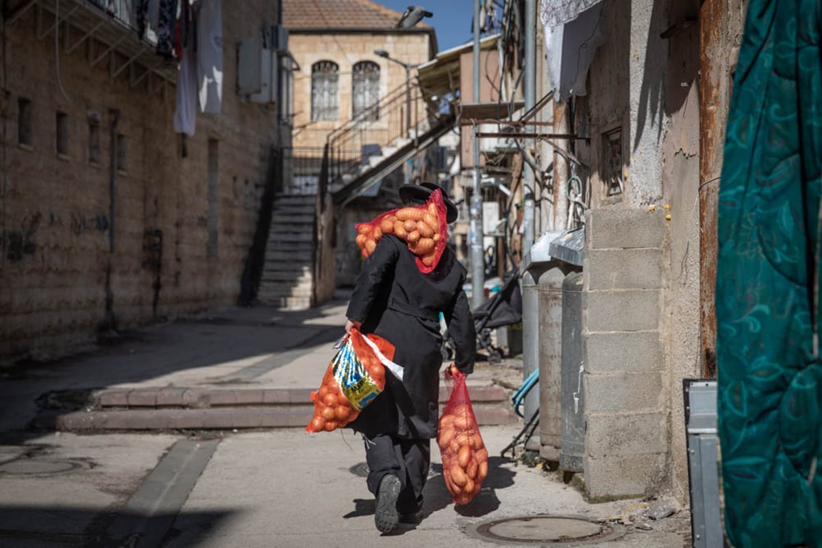 חלוקת 'קמחא דפסחא' במאה שערים