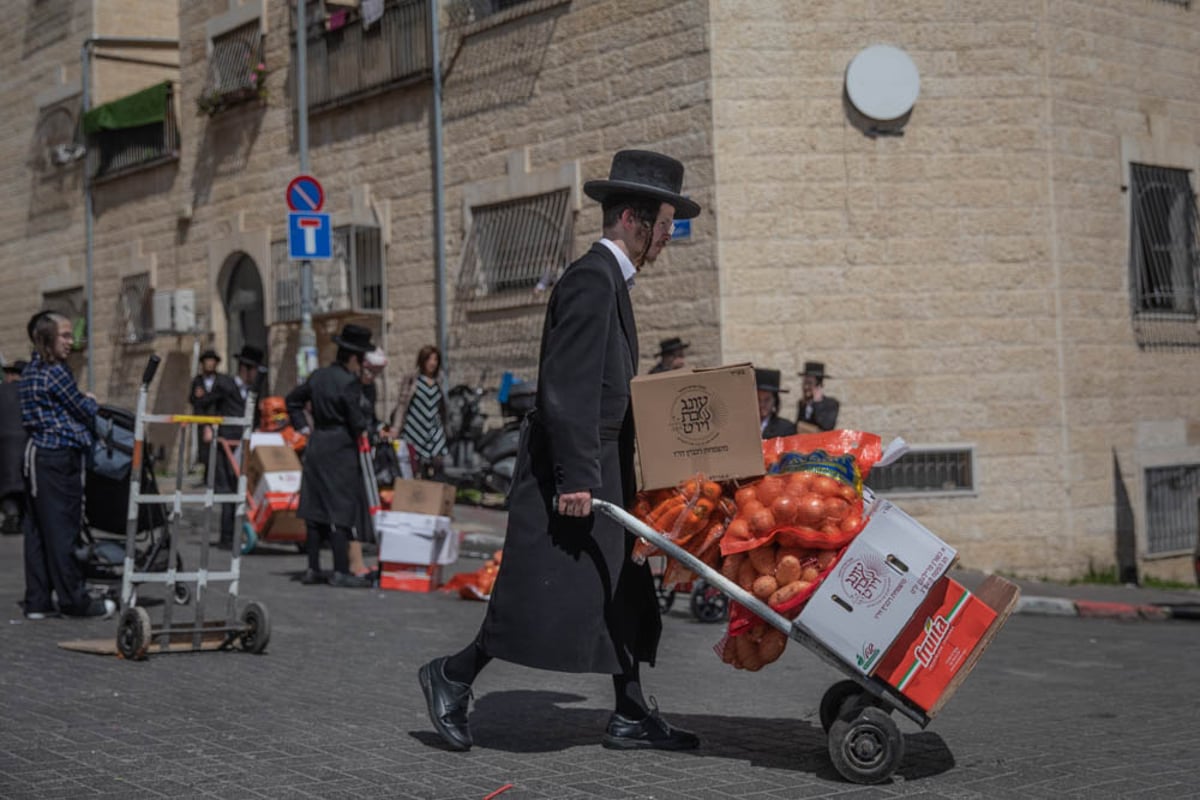 חלוקת 'קמחא דפסחא' במאה שערים