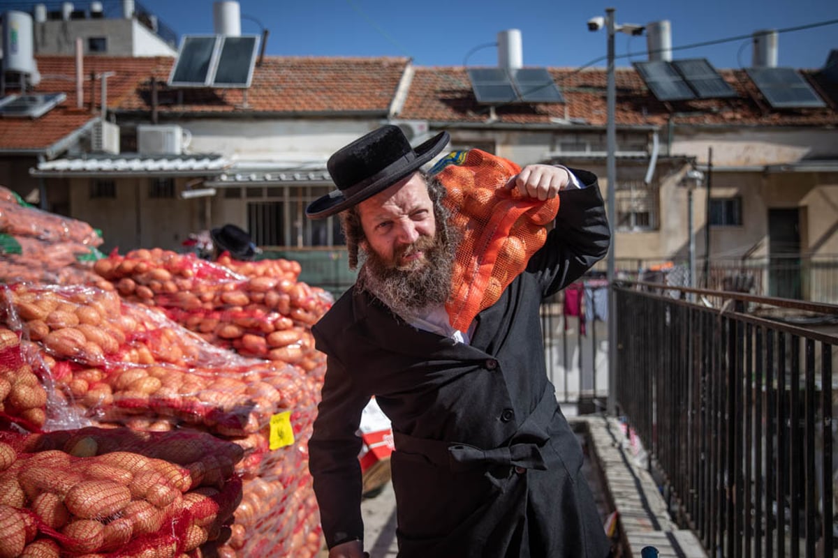 חלוקת 'קמחא דפסחא' במאה שערים