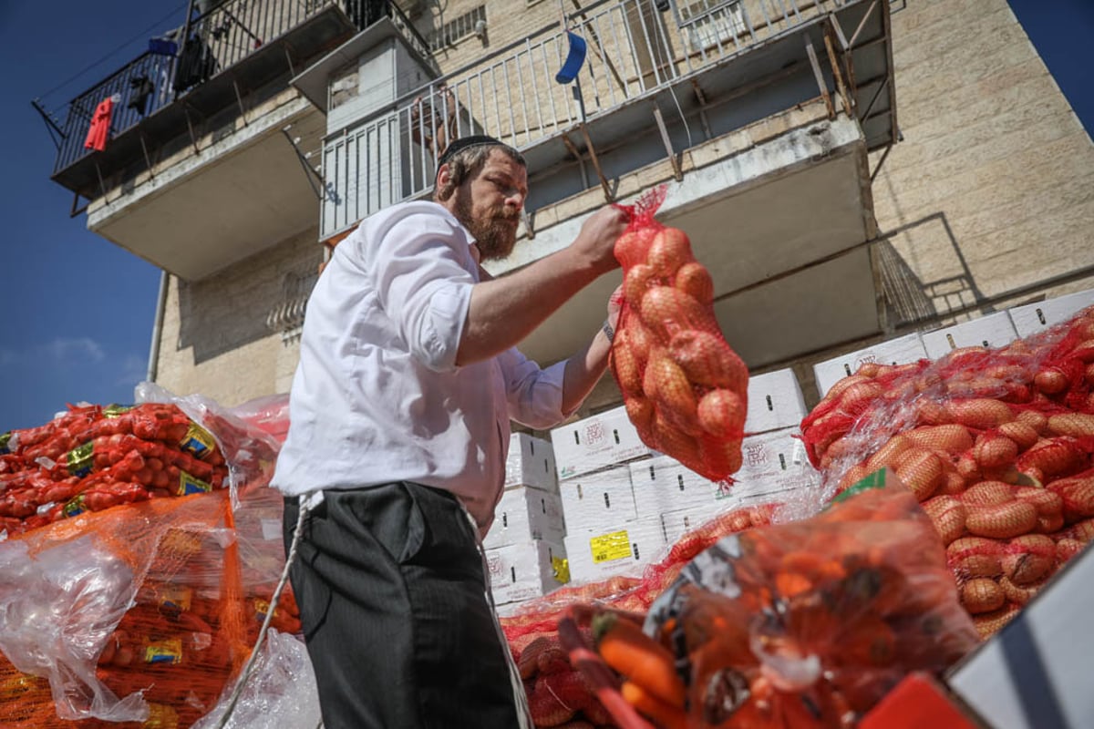 חלוקת 'קמחא דפסחא' במאה שערים