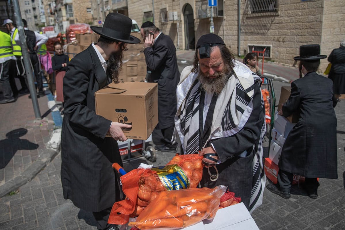 חלוקת 'קמחא דפסחא' במאה שערים