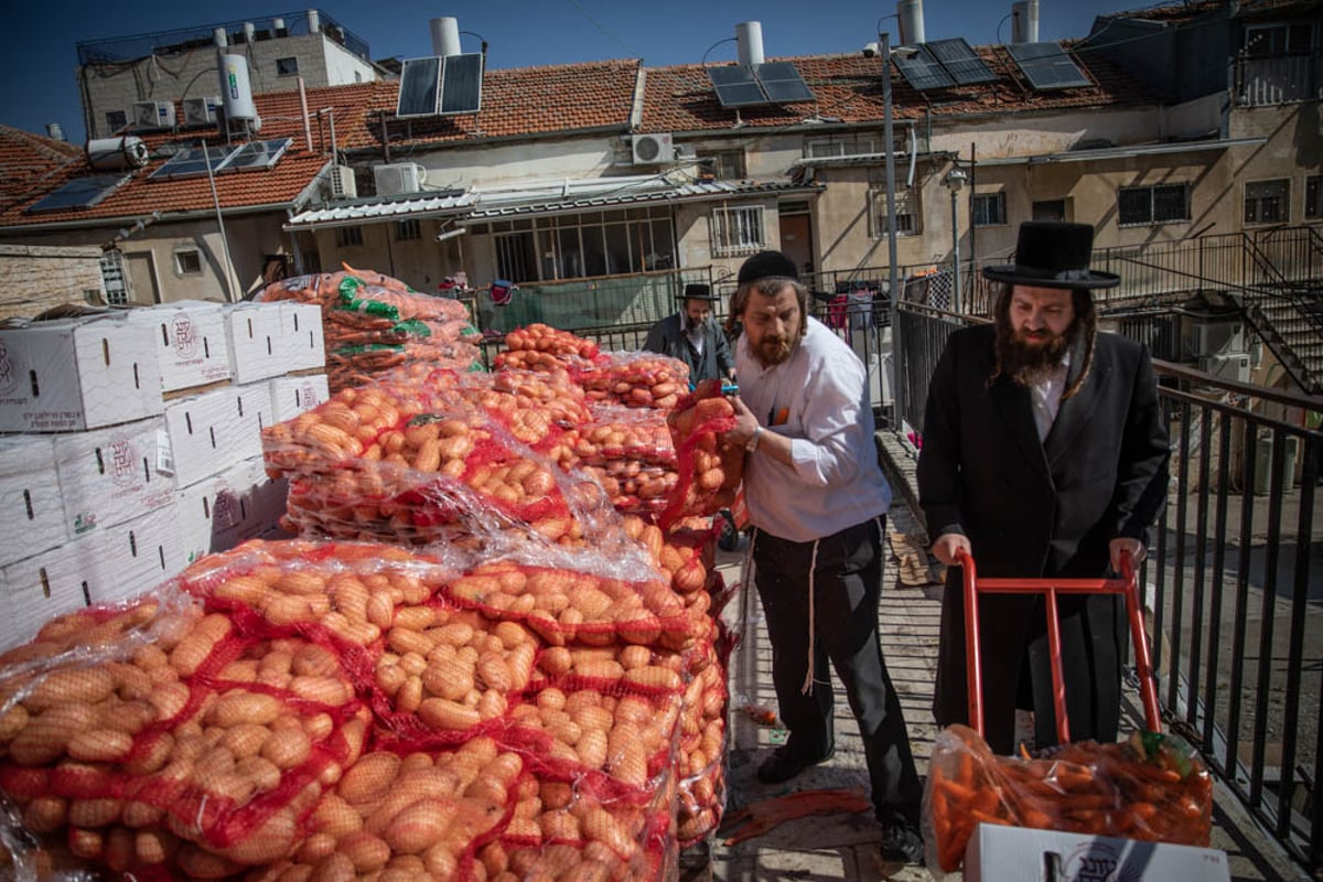 חלוקת 'קמחא דפסחא' במאה שערים