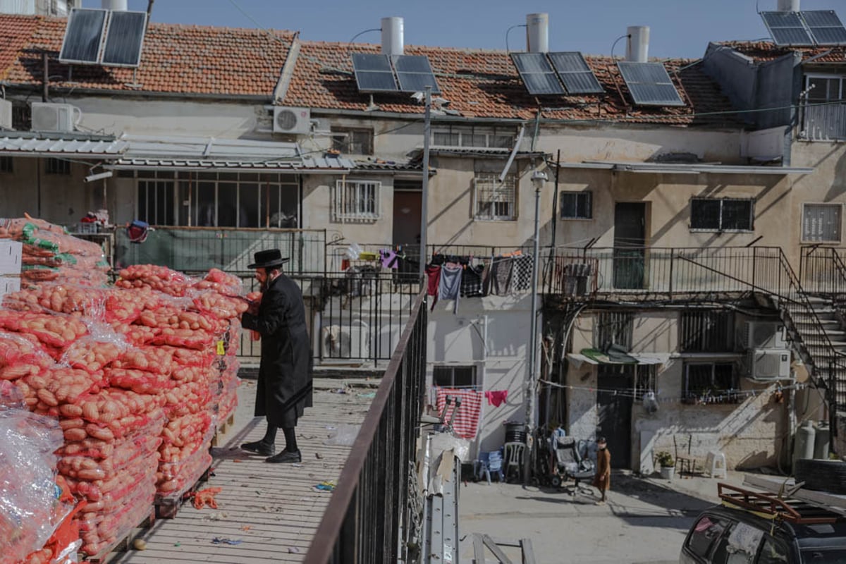 חלוקת 'קמחא דפסחא' במאה שערים