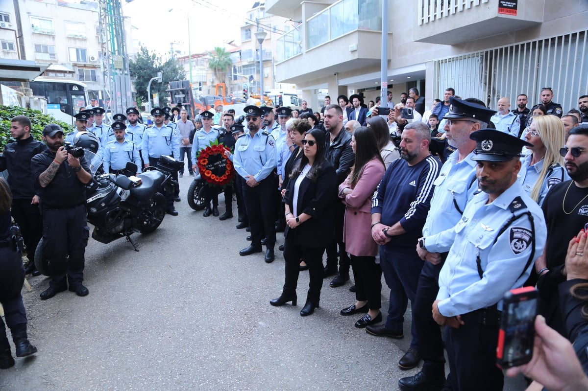 בזירת הרצח: טקס נערך לזכרו של השוטר אמיר חורי הי"ד