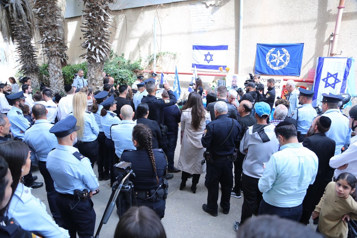 בזירת הרצח: טקס נערך לזכרו של השוטר אמיר חורי הי"ד