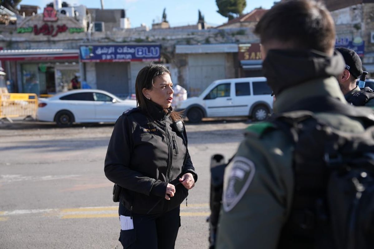 השוטרים עצרו חשודים שהניפו דגל של ארגון טרור בהר הבית