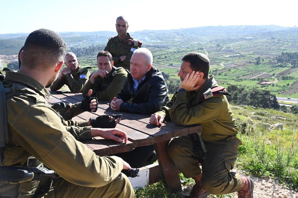 שר הביטחון ב'הרמת כוסית': "אנו נמצאים במתיחות בכל הגזרות"