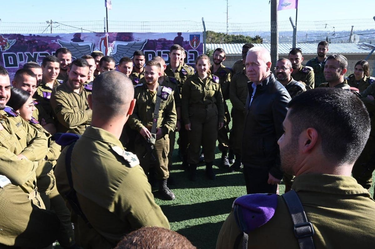 שר הביטחון ב'הרמת כוסית': "אנו נמצאים במתיחות בכל הגזרות"