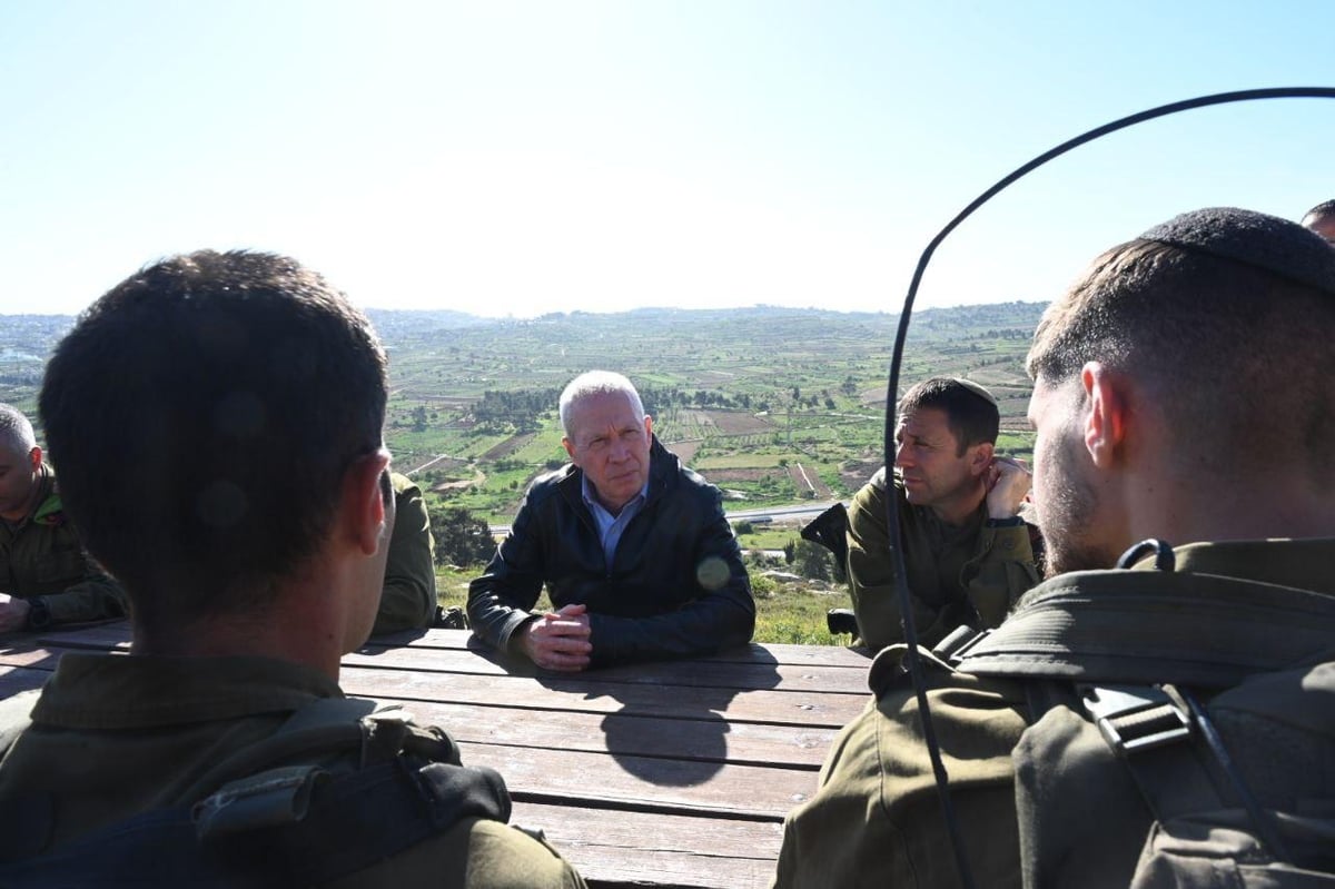 שר הביטחון ב'הרמת כוסית': "אנו נמצאים במתיחות בכל הגזרות"