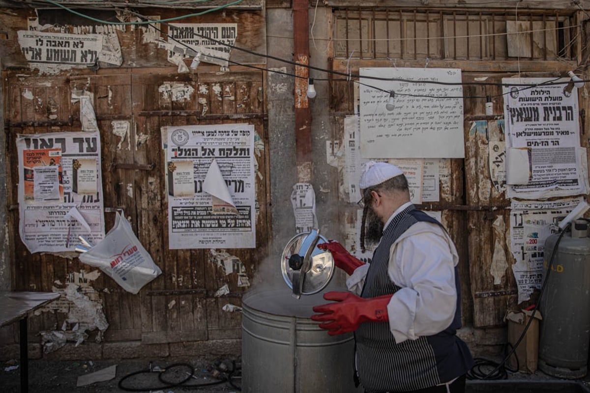 מצות, טחינת קמח, כביסות והגעלת כלים | תיעוד ממאה שערים