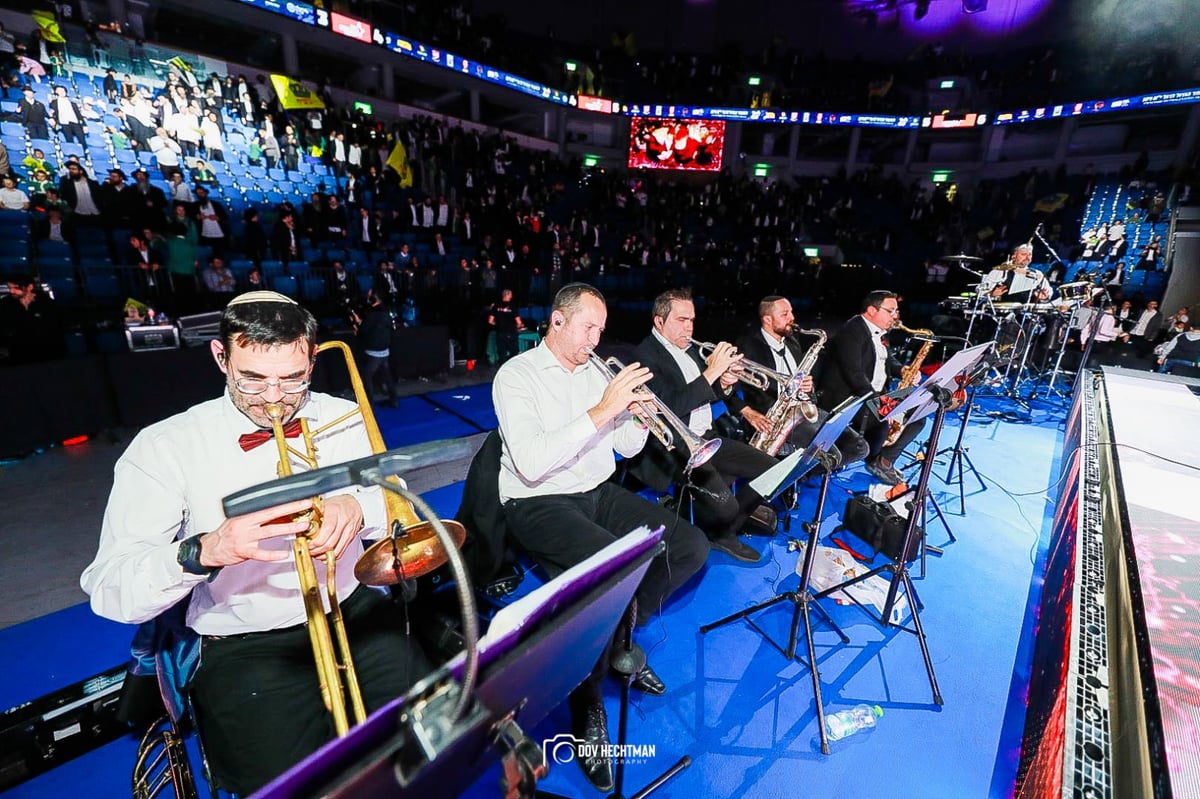 בירושלים: אלפי חסידי חב"ד חגגו יום הולדת לרבי