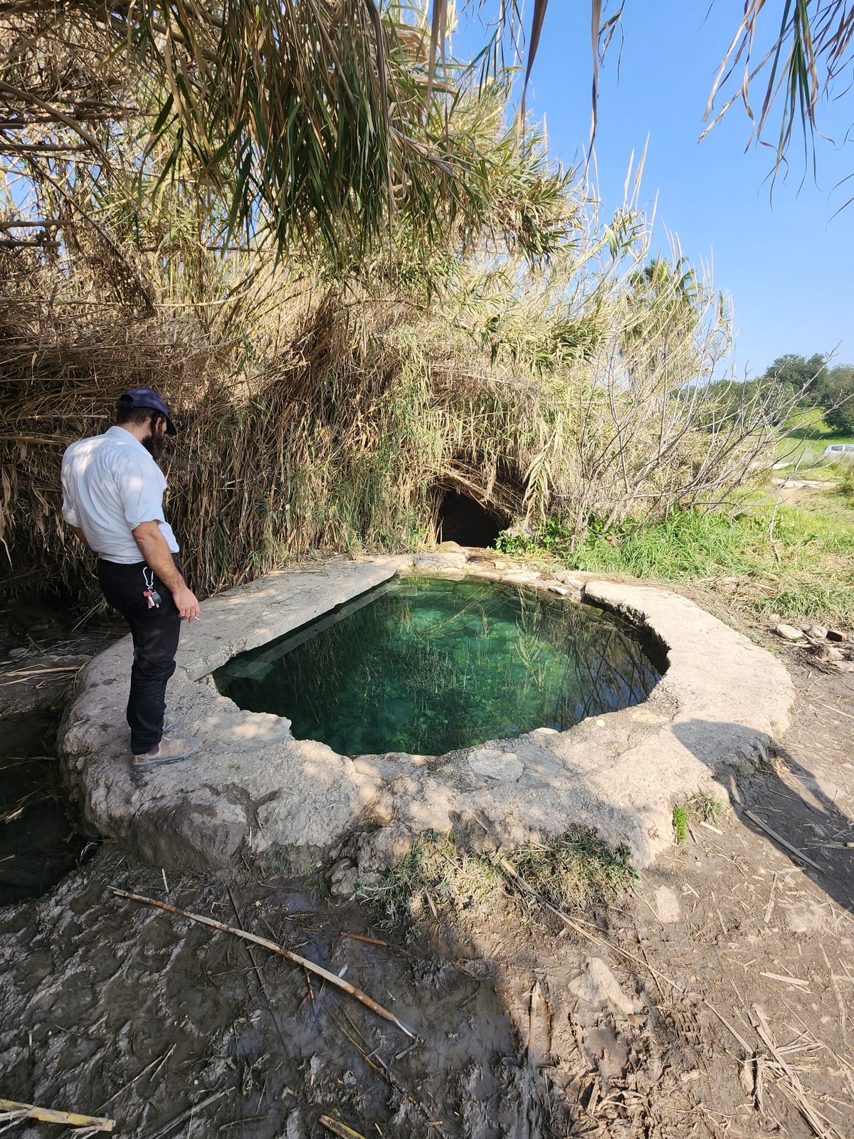 "קדושה גדולה מאד" -  מעיין עין ורדא בפאתי תל גזר