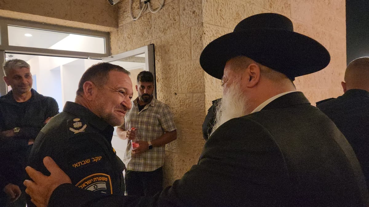 כשהרב יגאל כהן פגש את מפכ"ל המשטרה בכותל | צפו