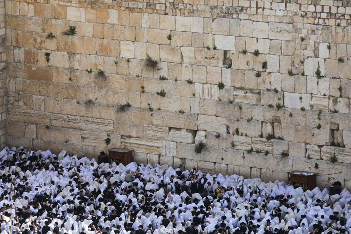 בצל גל הטרור: כך נראתה השנה ברכת הכהנים המסורתית | צפו