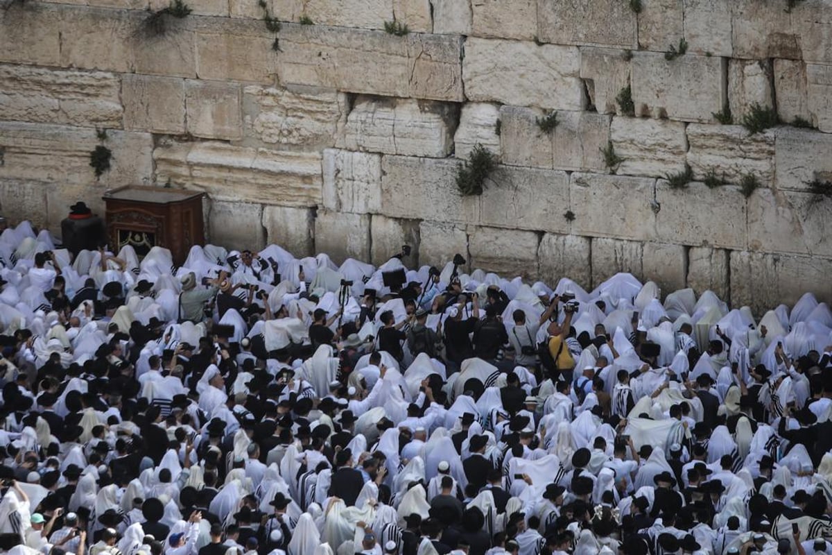 בצל גל הטרור: כך נראתה השנה ברכת הכהנים המסורתית | צפו