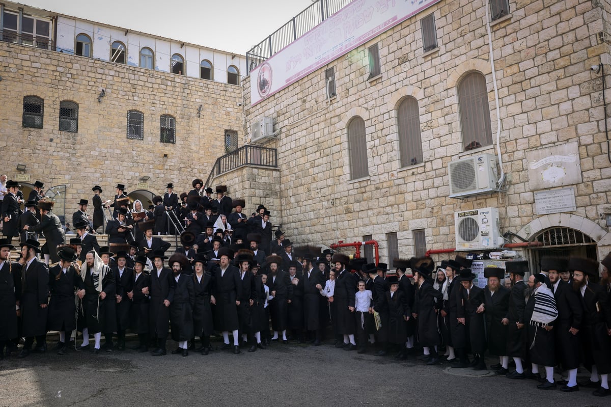 לאחר יותר מ-3 שעות: הניתוח של הרבי מבעלזא הסתיים