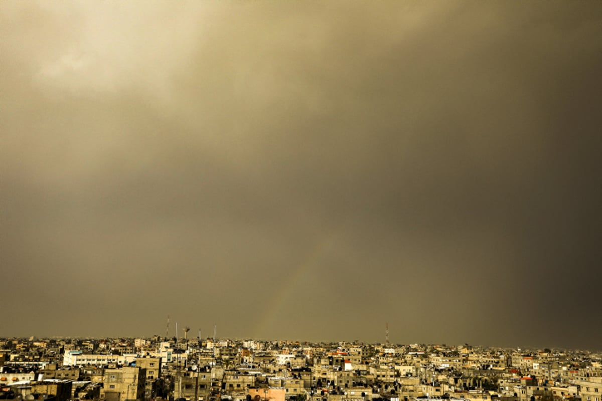 סופת חול כיסתה את שמי רפיח שברצועת עזה | מרהיב