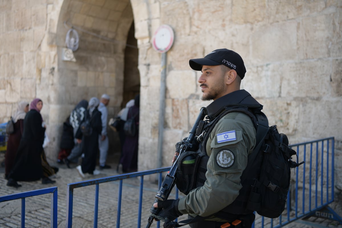 כוננות שיא בירושלים; כרזת ענק של חמאס בהר הבית - אלפי שוטרים פרושים בשטח