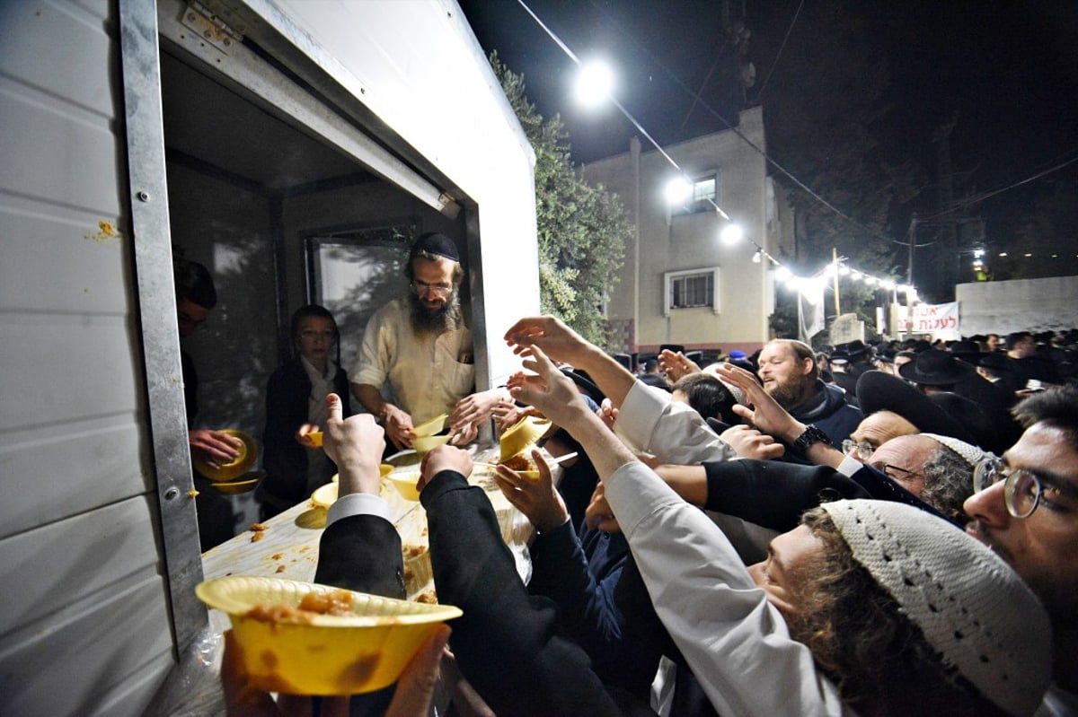 תיעוד ענק ומסכם: אלפים בקברו של יהושע בן נון