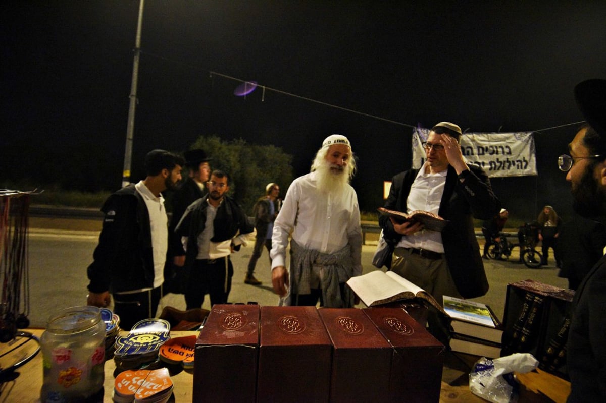 תיעוד ענק ומסכם: אלפים בקברו של יהושע בן נון