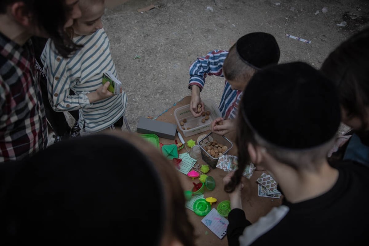 גוגואים או אג'ואים? השוק של ילדי ירושלים | תיעוד מטריף