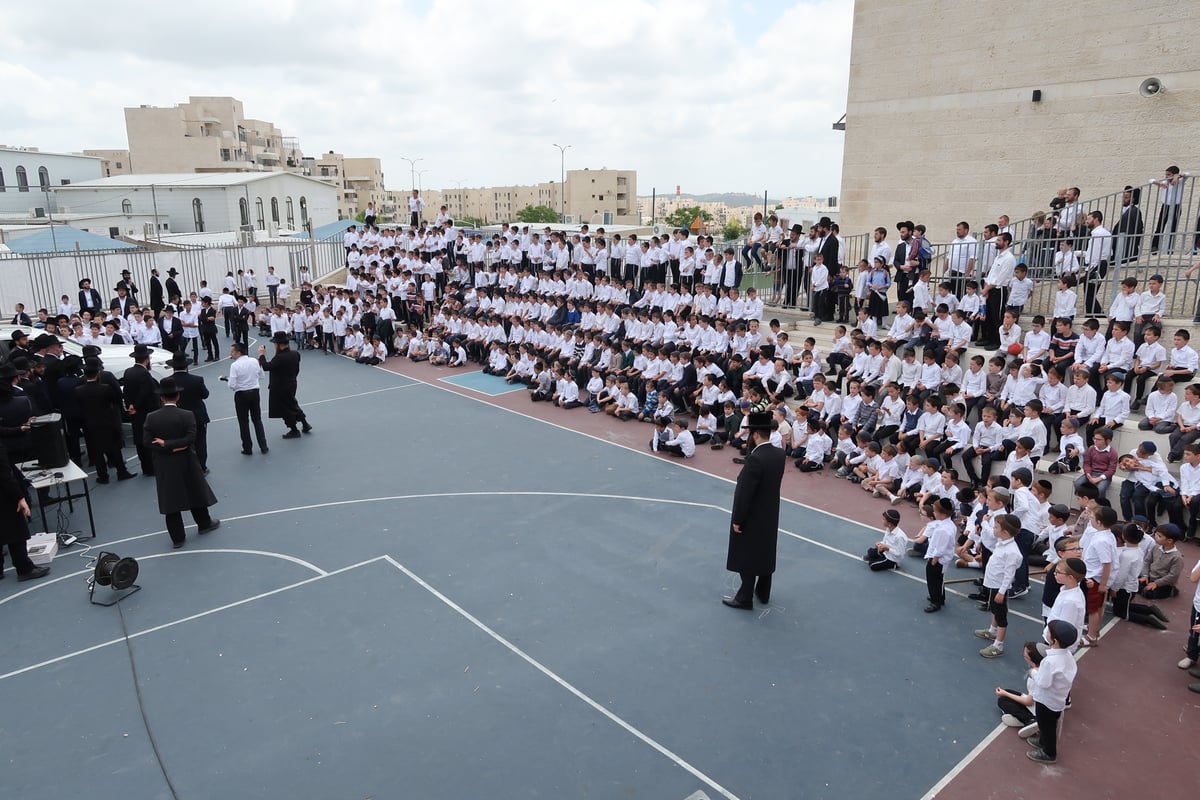 חבר 'המועצת' ביקר בבית שמש והתרגש מהכיכר על שם חמיו