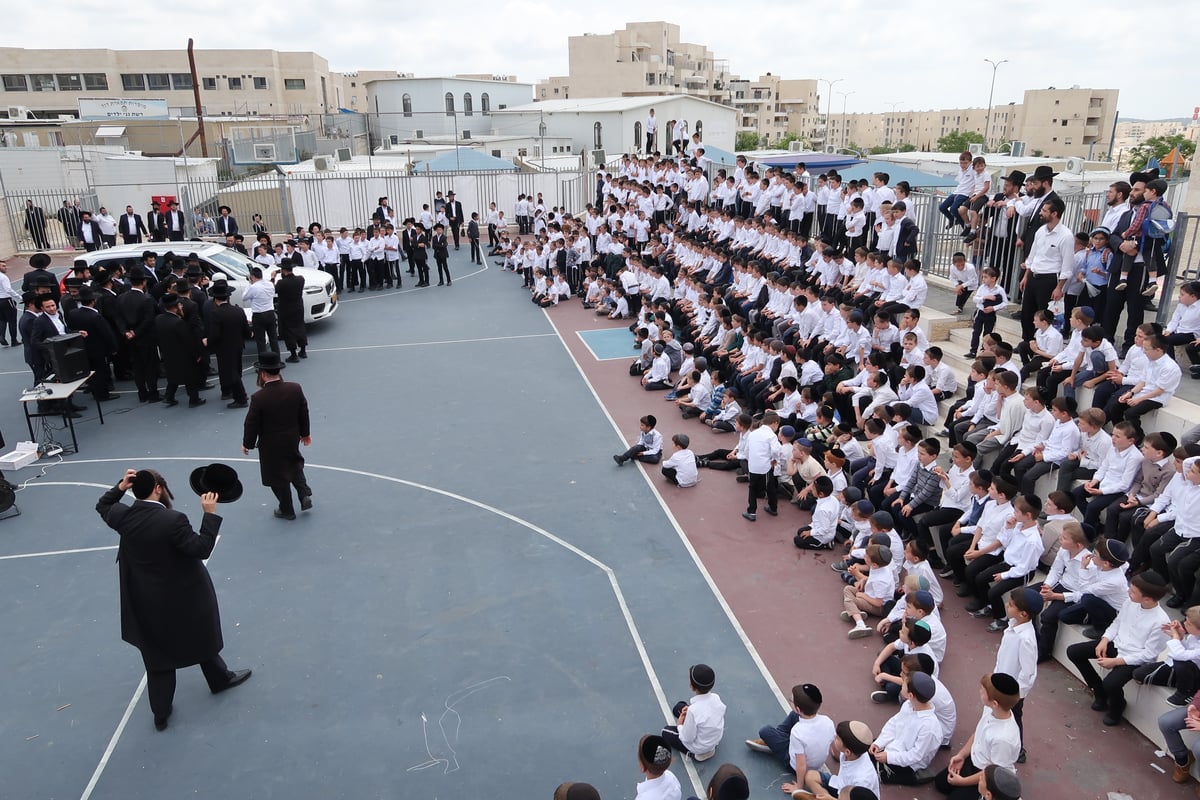 חבר 'המועצת' ביקר בבית שמש והתרגש מהכיכר על שם חמיו